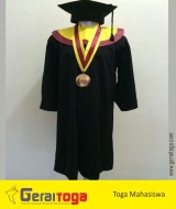 Toga Wisuda Mahasiswa