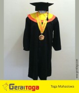 Toga Wisuda Mahasiswa
