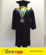 Toga Wisuda Mahasiswa