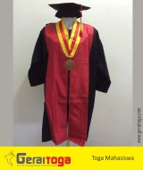 Toga Wisuda Mahasiswa